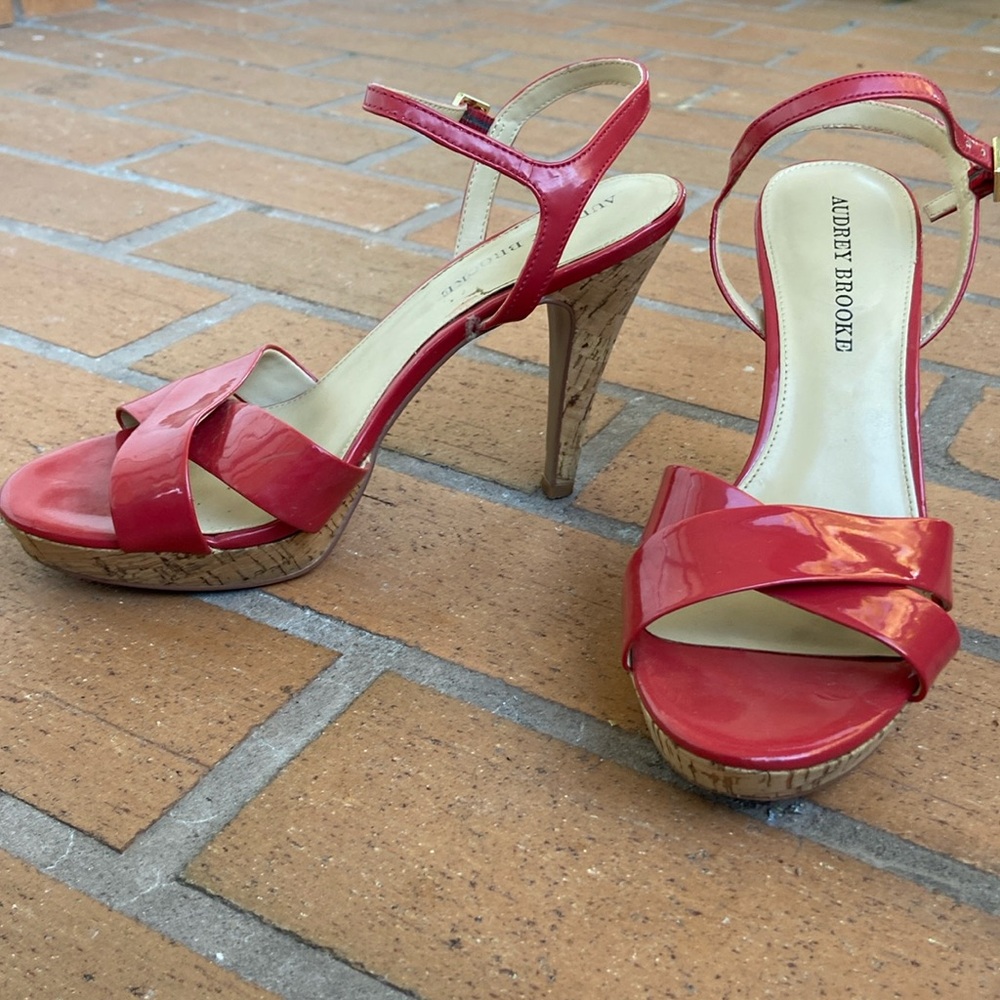 Audrey Brooke Size 8 - 4 1/4” Patten Leather & Cork High Heel open toe pattern